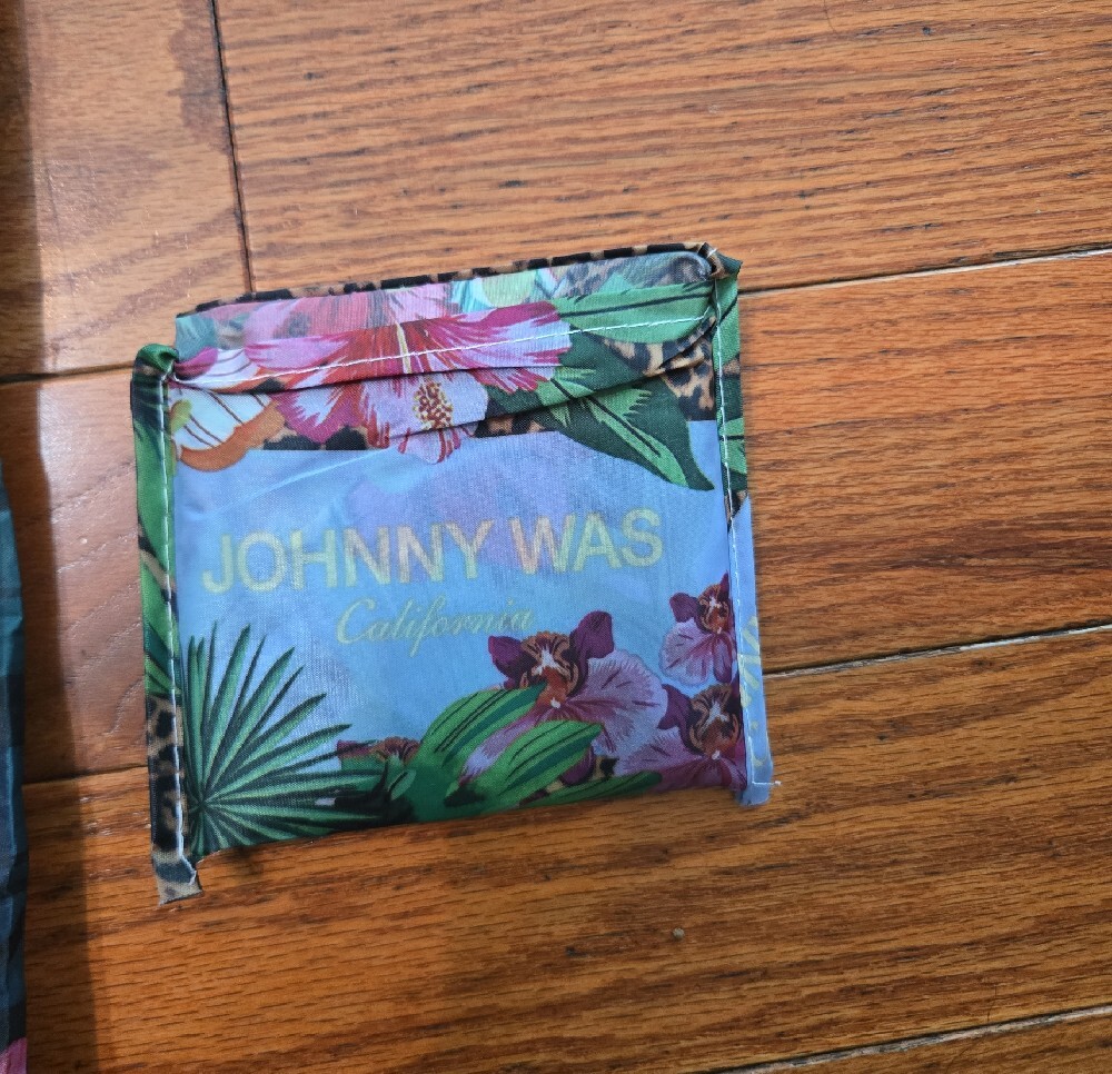 JOHNNY WAS HAIR CLIP & FOLDABLE TOTE - Picture 2 of 6